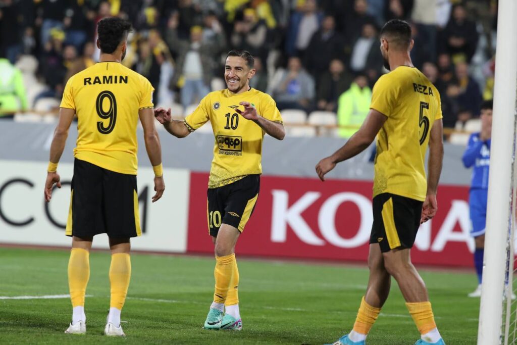 بررسی شرایط صعود سپاهان و پرسپولیس