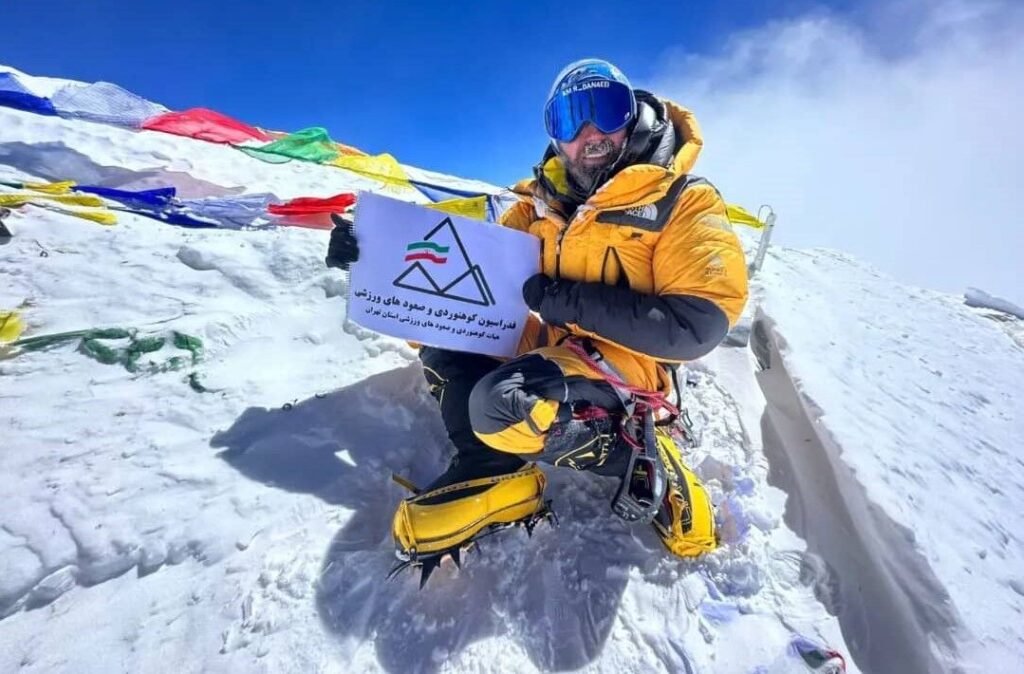 فتح اورست توسط جوان‌ترین کوهنورد ایران