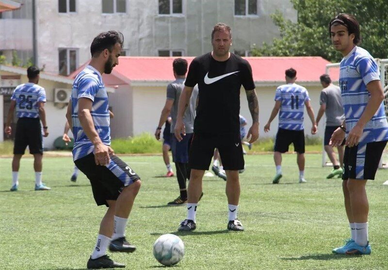 بنگر: کسی دعوا نمی‌کرد، داور توپ را برداشت و قهر کرد!