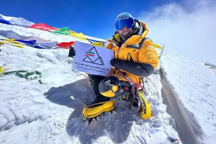 فتح اورست توسط جوان‌ترین کوهنورد ایران