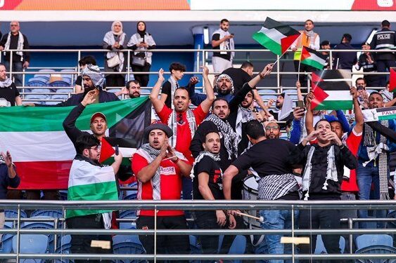 حمایت تماشاگران کویتی از مردم فلسطین